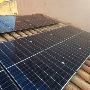 Instal·lació de plaques solars fotovoltaiques a La Jonquera